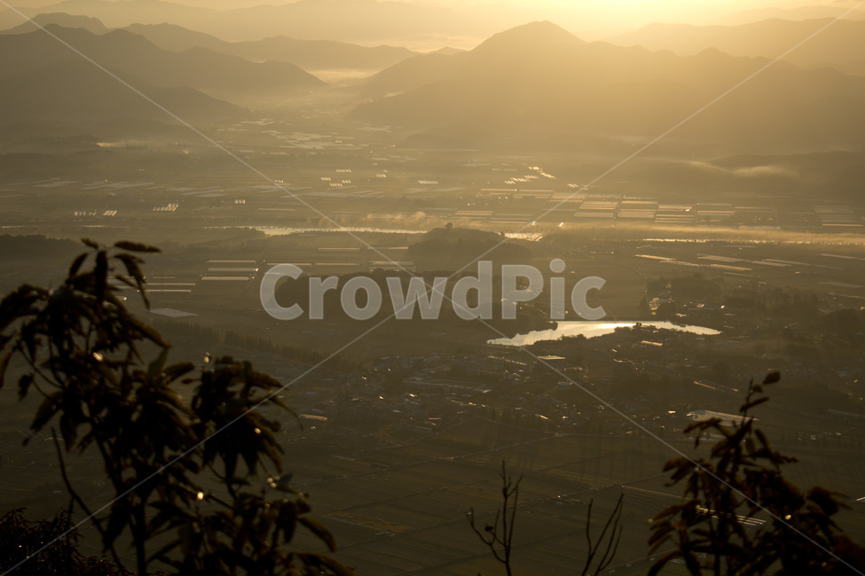 landscape,nature,자연,outdoors,옥외,scenery,풍경,aerialview,조감도,flare,플레어,light,빛,새벽,산,농촌,안개,구름,경치,햇빛,자연,풍경,nature,landscape