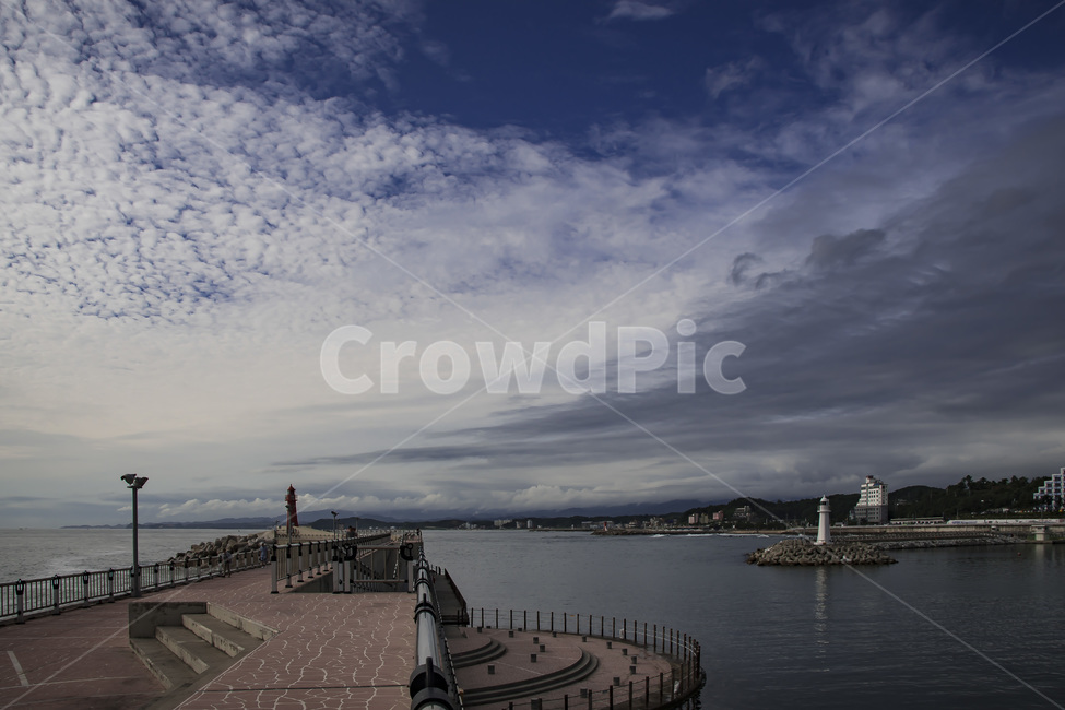 강원도,바다,등대,하늘,구름,등대,lighthouse,handrail,난간,banister,waterfront,워터 프론트,water,물,port,포트,pier,교각