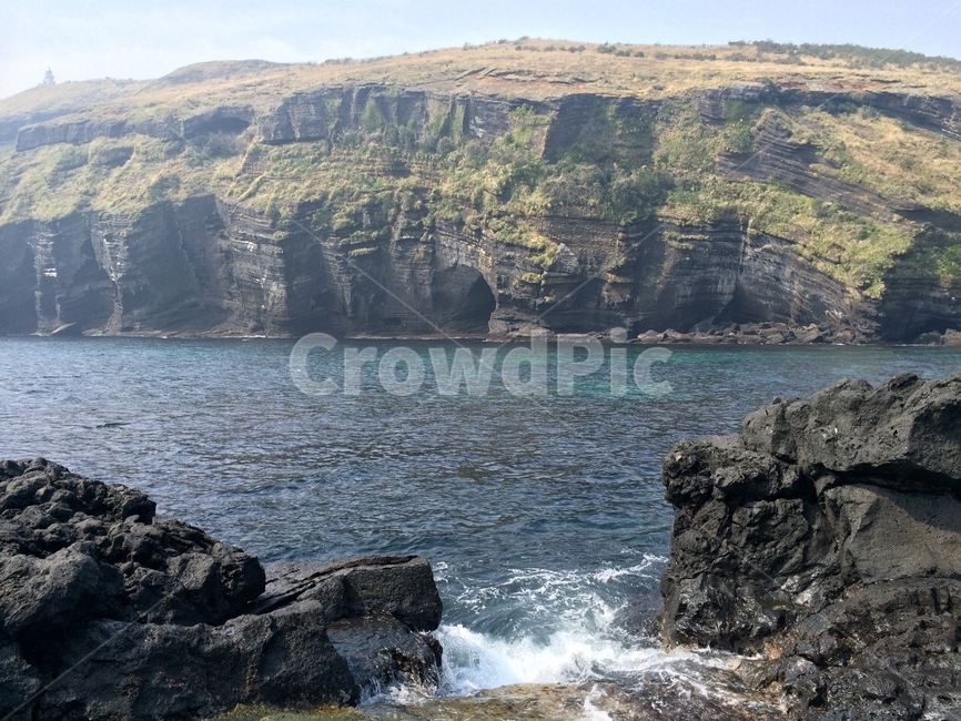 제주도,바다,돌,하늘,자연,jejuisland,sea,sky,nature,자연,풍경,nature,landscape,한국자연풍경,한국자연경관,korea nature landscape,제주도,jeju,jeju island,promontory,곶,outdoors,옥외,cliff,낭떠러지