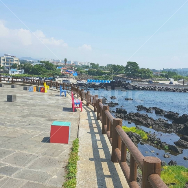 바다,제주도,색감,풍경,휴식,편안함,감성,제주도,jeju,jeju island,도시,풍경,city,landscape,한국도시풍경,한국도시경관,korea cityscape,banister,난간,handrail