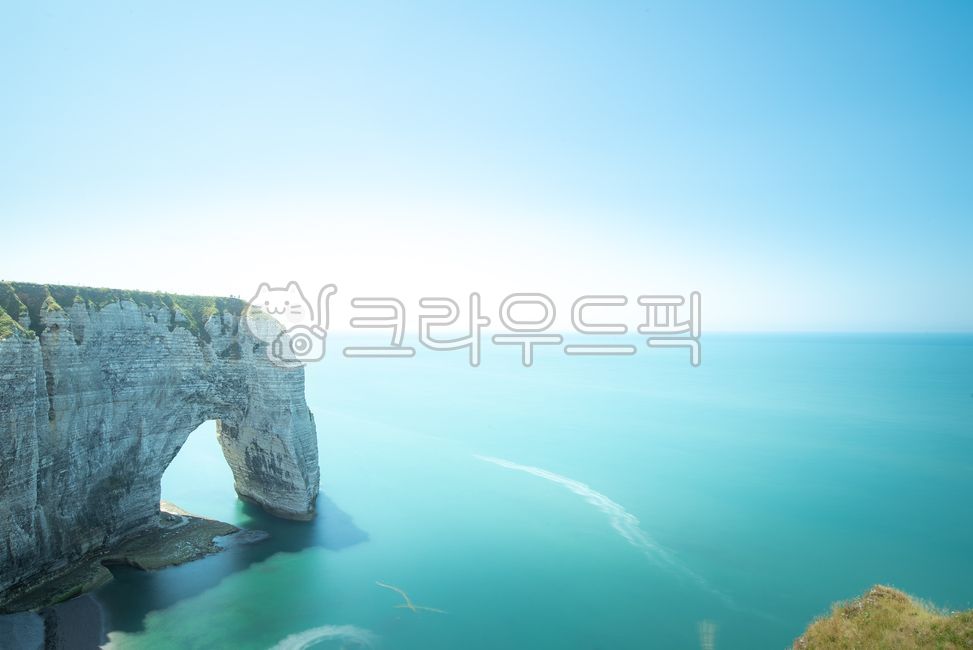 elephant rock,nature,Atlantic Ocean,tretat,normandie,sea,ocean,outdoors,sight,france,atlanticocean,Near Paris,Normandy,europe,Etrata,etrate,landscape