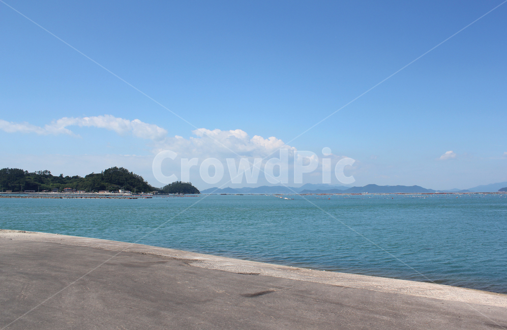 blue,cement,cloud,coastline,concrete,island,mountain,nature,ocean,sea,sky,water,wave,하늘,낮,낮하늘,파란하늘,파랑,블루,자연,풍경,산,먼산,섬,바다,낮바다,푸른바다,해안가,바닷가,콘크리트,땅바닥,바닥,땅,시멘트바닥,시멘트,물,물결,자연,풍경,nature,landscape,land,outdoors,옥외,대양,shoreline,해안선