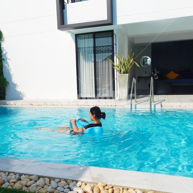 사람,호텔,pool,swim,여행,호캉스,수영장,튜브,여름,물놀이