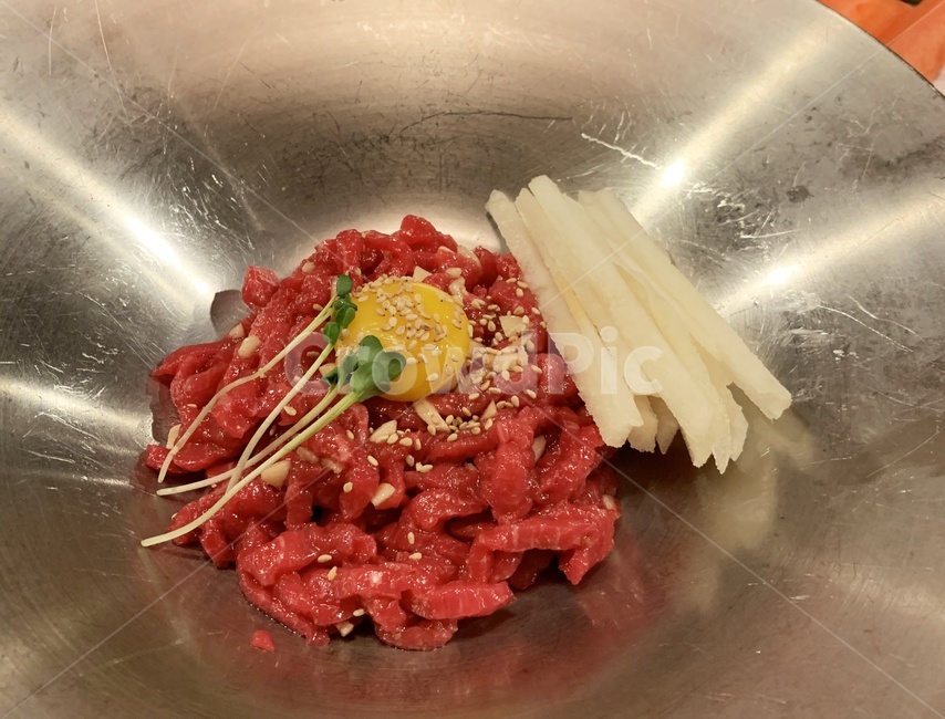 육회,육회노른자,노른자,안주,술안주,배,깨,음식,음식,식재료,요리,food,cook,meal,dishes,food reserves,육류,고기,meat,한식,한국음식,한국요리,korean food,korean dishes,korean meal,korean cook