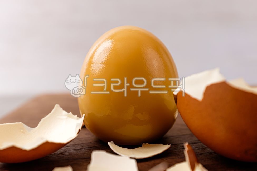 훈제계란,훈제란,훈제,훈연,계란,달걀,향,훈연계란,단백질,음식,식사,식품,식료품,재료,식재료,음식재료,클로즈업,담백한,고소한,향이있는,음식,식재료,요리,food,cook,meal,dishes,food reserves