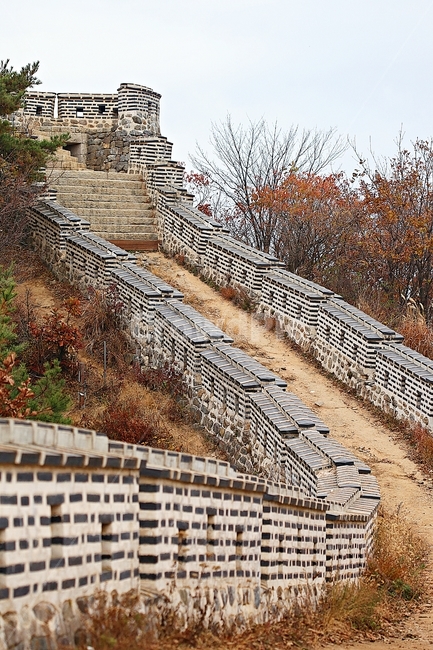 남한산성,성,성곽,단풍,낙엽,길,둘레길,숲,숲길,담,돌담,가을,자연,풍경,벽,울긋불긋,산성,식물,가을,계절,fall,autumn,season