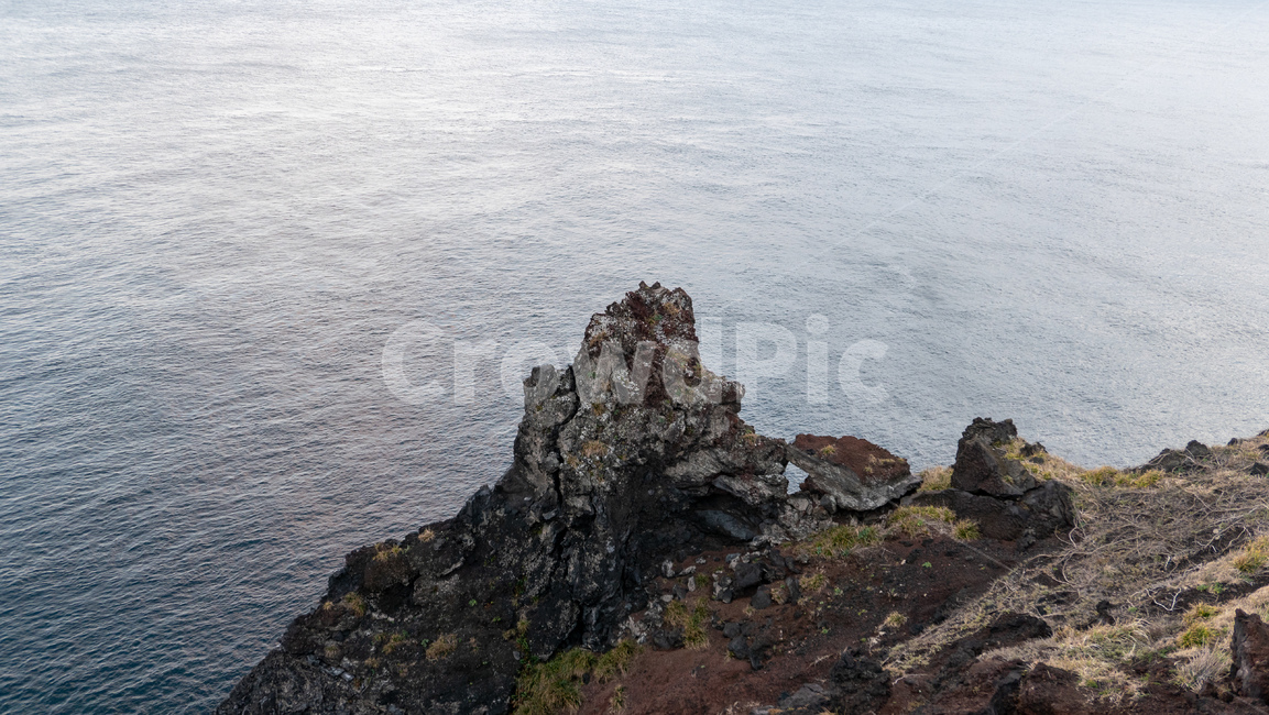 promontory,곶,낭떠러지,cliff,outdoors,옥외,송악산,제주,바다,sea,제주도,jeju,송악산둘레길,풍경,자연,landscape,nature,자연,풍경,nature,landscape,한국자연풍경,한국자연경관,korea nature landscape,제주도,jeju,jeju island