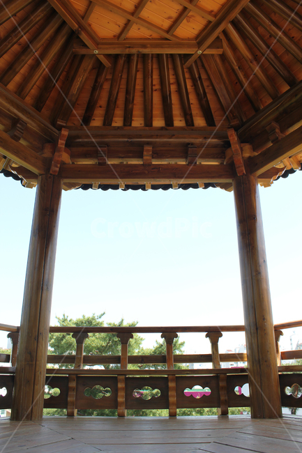 공원,정원,정자,나무,지붕,난간,기둥,나무기둥,전통,나무난간,건축,건축물,천장,울타리,천정,낮,내부,쉼터,한국전통,한국문화,korean traditional,korean culture,건축물,건물외관,exterior,building,structure,architecture,construction