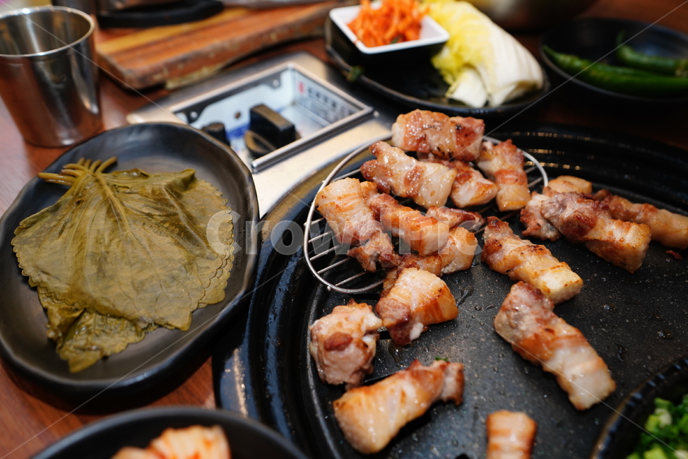 고기,삼겹살,불판,술안주,먹방,돼지,음식,한식,구이,육식,푸드,식사,단백질,먹거리,음식,식재료,요리,food,cook,meal,dishes,food reserves,육류,고기,meat
