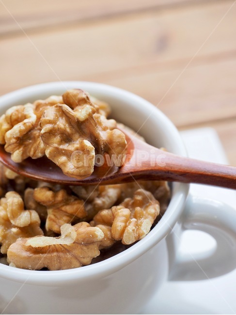 full moon,Full moon of the first lunar month,plate,nut,walnut,porcelain cup,nuts,coffee cup,background,wellbeing,Spoon,cowardice