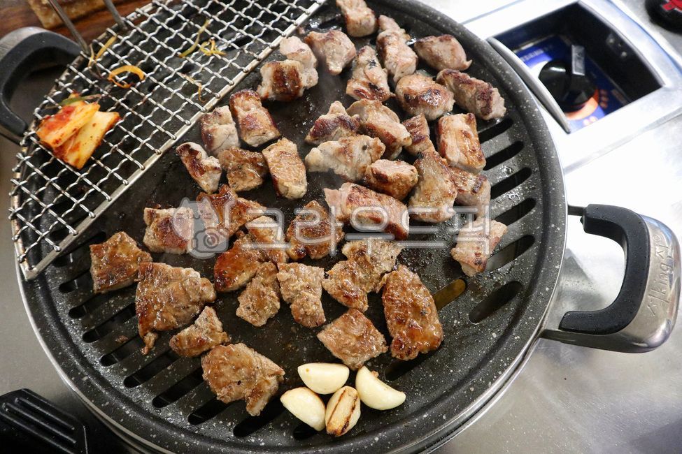 돼지고기,고깃집,양념목살,돼지고기특수부위,특수부위고깃집,음식,바베큐,마늘,고깃집불판,bbq,food,pork,음식,식재료,요리,food,cook,meal,dishes,food reserves