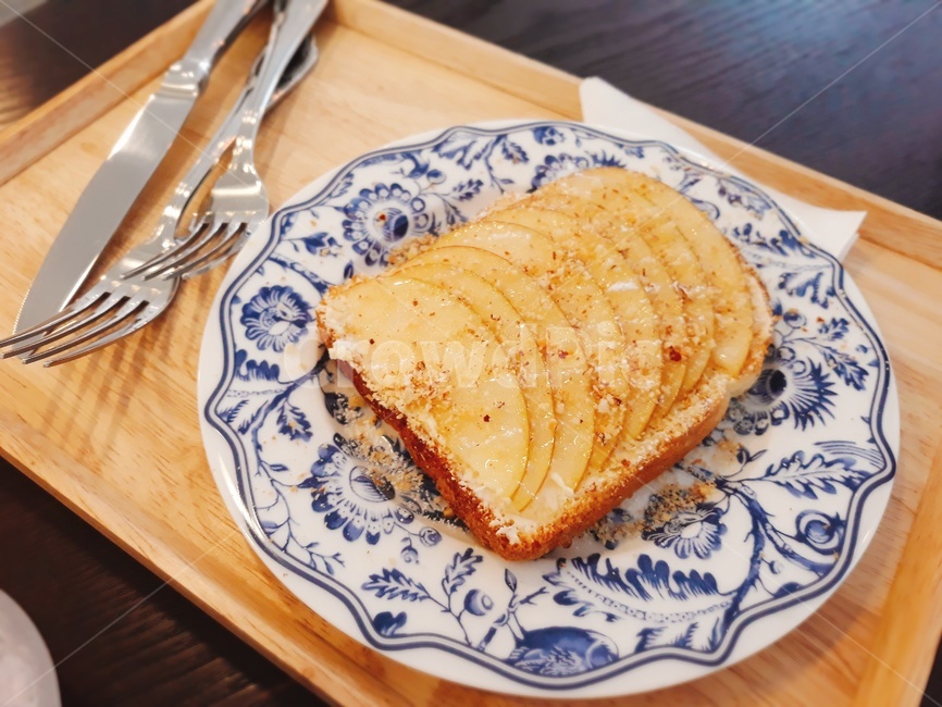 카페,디저트,사과토스트,플레이팅,apple,plating,음식,식재료,요리,food,cook,meal,dishes,food reserves,빵,bread,디저트,간식,후식,dessert,snack