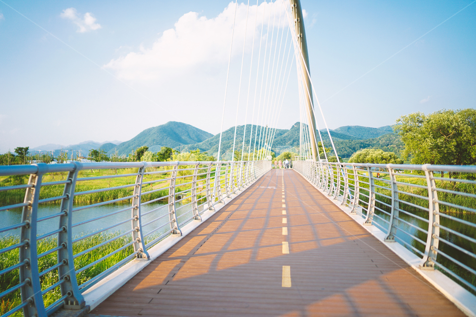 물의정원,날씨,하늘,감성,여름,시원한,분위기,감성사진,풍경,풍경사진,느낌,sunset,season,summer,bridge,outdoor,landscape,자연,풍경,nature,landscape,한국자연풍경,한국자연경관,korea nature landscape,휴식,힐링,rest,relaxation,healing,building,건물,handrail,난간,banister