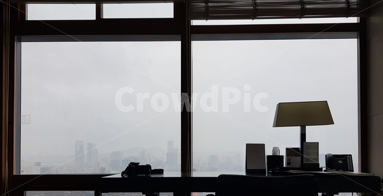 window,창밖,경치,도시,흐린날,사각창문