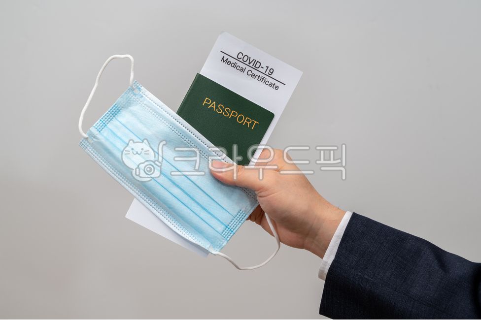 마케팅,출입국수속,비즈니스,수트,해외출장,영업,음성확인진단서,건강진단서,서류,비즈니스맨,생활방역지침,컨셉,코로나진단검사,회사원,출장,사업,비즈니스컨셉,음성확인,여권,공항,해외여행,마스크착용,코로나바이러스,남자,해외,업무,콘셉트,건강상태확인서,개념,포스트코로나,마스크,거래,성인,진단서,신분증,비지니스맨,출입국관리,코로나19,코로나,남성,정장,음성확인서,사람,문서,진단검사,방역,샐러리맨,여행,코로나검사,covid19,생활