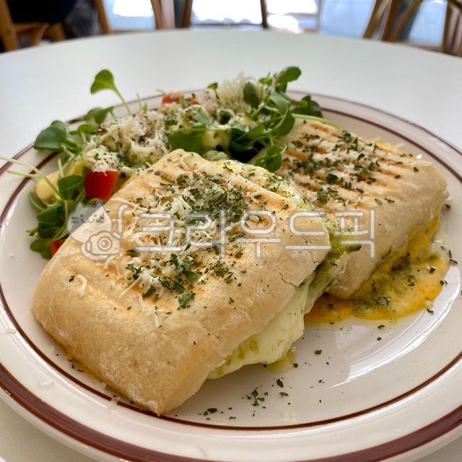 파니니,빠니니,치즈,샐러드,야채,카페,카페메뉴,브런치,brunch,food,음식,meal