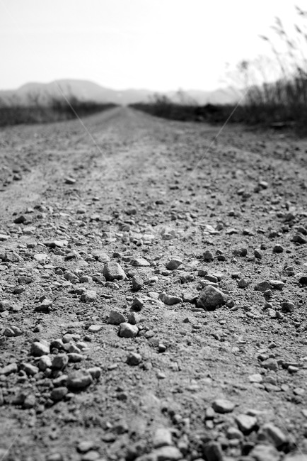ground,도로,길,dirtroad,흙길,gravel,자갈,흑백,모노톤,monochrome,black and white