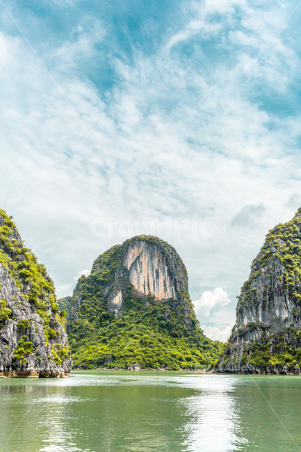 cloud,sky,ocean,nature,island,Halong Bay,sight,vietnam,Tourist destination,world natural heritage