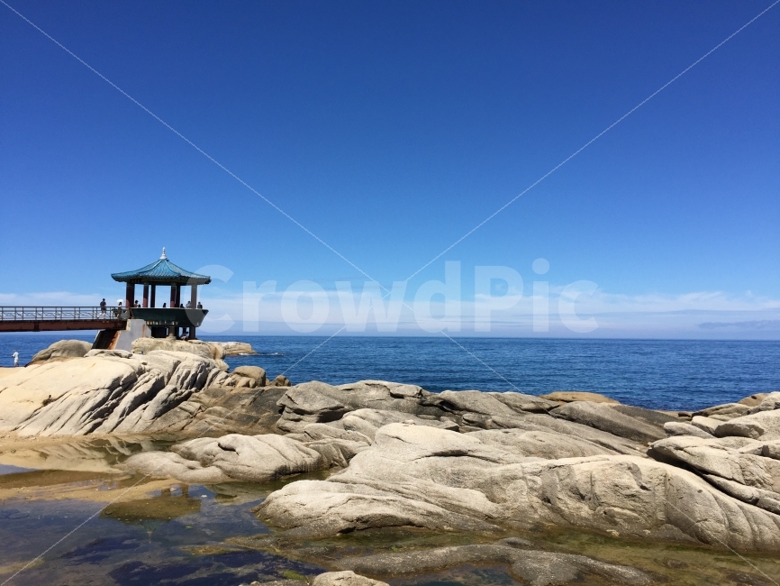 강원도,바닷가,바다,가을바다,청명한,하늘,방파제,정자,속초,자연,풍경,nature,landscape,한국자연풍경,한국자연경관,korea nature landscape,building,건물,architecture,건축물