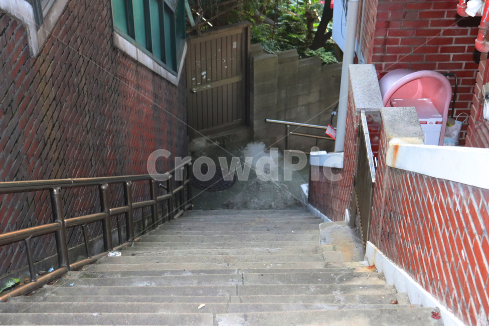handrail,banister,난간,brick,벽돌,red,빨강,빨간색,빨간,다홍,다홍색,서울,seoul,계단,stair,골목길,alley