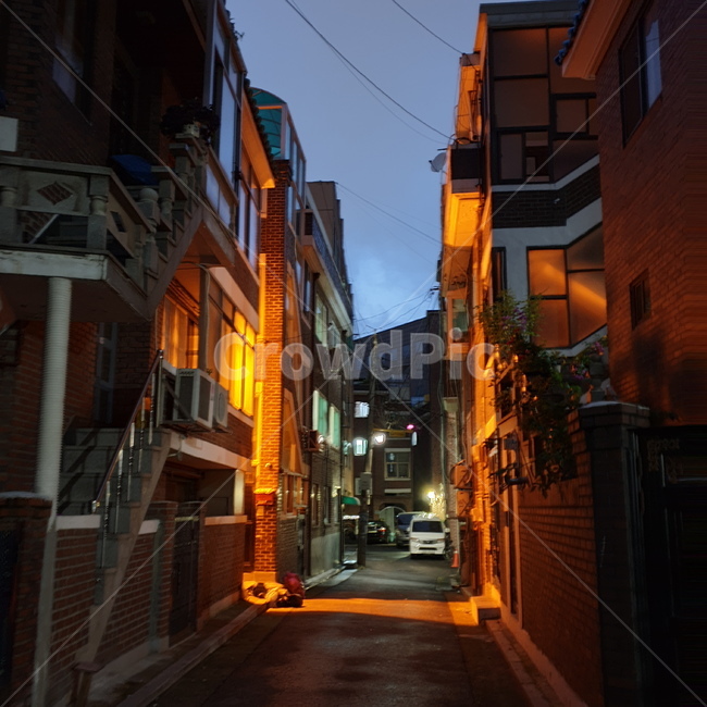 건물,골목,주택,도시,거리,도로,가로등,집,urban,town,street,city,road,alley,alleyway,골목길,골목길,alley,building,시티,어반