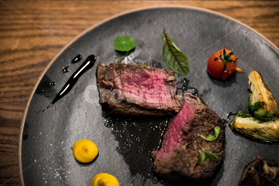 스테이크,steak,한우,접시,음식,심야식당,감성식당,table,다이닝바,닷찌석,다찌석,다찌,dining,diningbar,nightrestaurant,dinnngtable,골목길식당,홍대레스토랑,홍대심야식당,홍대감성식당,홍대다이닝바,홍대술집,감성술집,마포심야식당,심야술집,심야감성,심야감성술집,음식,식재료,요리,food,cook,meal,dishes,food reserves,육류,고기,meat,양식,서양음식,서양요리,western food,western dishes,western meal,western cook