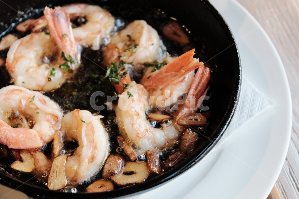 감바스,요리,스페인요리,스페인음식,새우요리,음식,음식접사,cook,마늘,서양요리,서양음식,흰접시