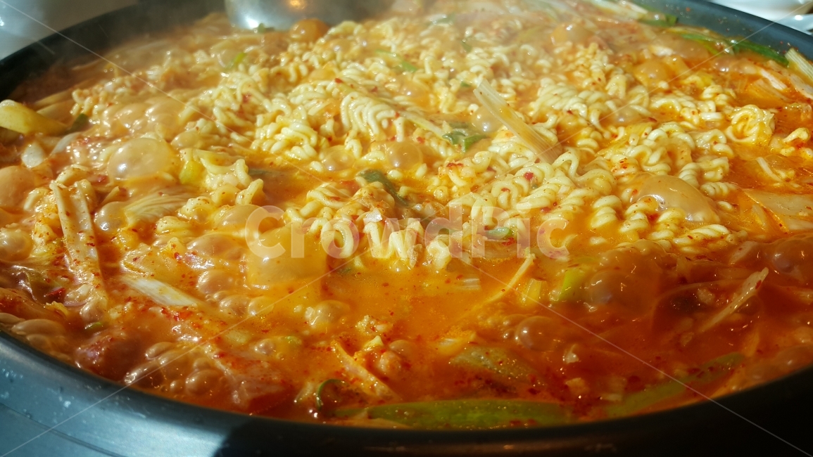 부대찌개,식사,메뉴,요리,레시피,맛집,분식,recipe,라면,면발,햄,국물,찌개,맛있는,맛있다,식당,한국요리,food,korea,소세지,식재료,식자재,냄비,cook,조리,끓다,끓이는,보글보글,부글부글,한식,음식,반찬,푸드,음식,식재료,요리,food,cook,meal,dishes,food reserves,면류,면요리,noodles,한식,한국음식,한국요리,korean food,korean dishes,korean meal,korean cook