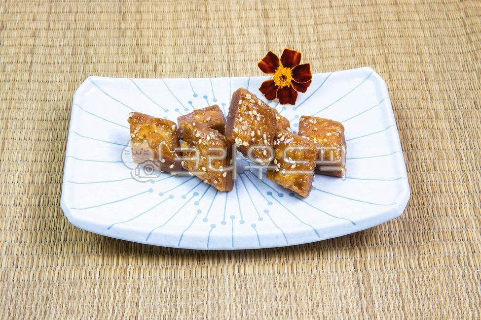 traditionalsweets,snack,Yugwa,yugwa,koreantraditionalfood,traditional snacks,Korean traditional food,Korean traditional snacks,koreansweets,old snacks,koreantraditionalsweets,sesame,Hangwa,traditional food,snacks,traditionalfood,oldfashionedsweets