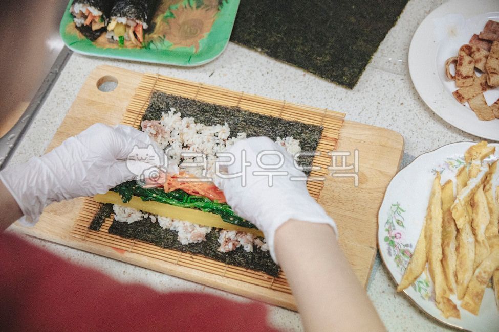 김밥,김밥만들기,김발,김,밥,도마,끼니,한식,koreanfood,손,라텍스장갑,meal,식사,food,음식,음식,식재료,요리,food,cook,meal,dishes,food reserves