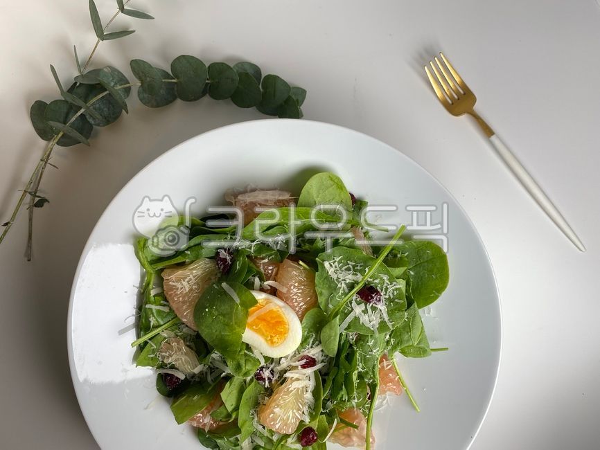 salad,green,egg,softboiled,eucalyptus,delicious,food,cheese,baby spinach,fork,pomelo,white,healthy,diet,cooking,low calorie,green salad