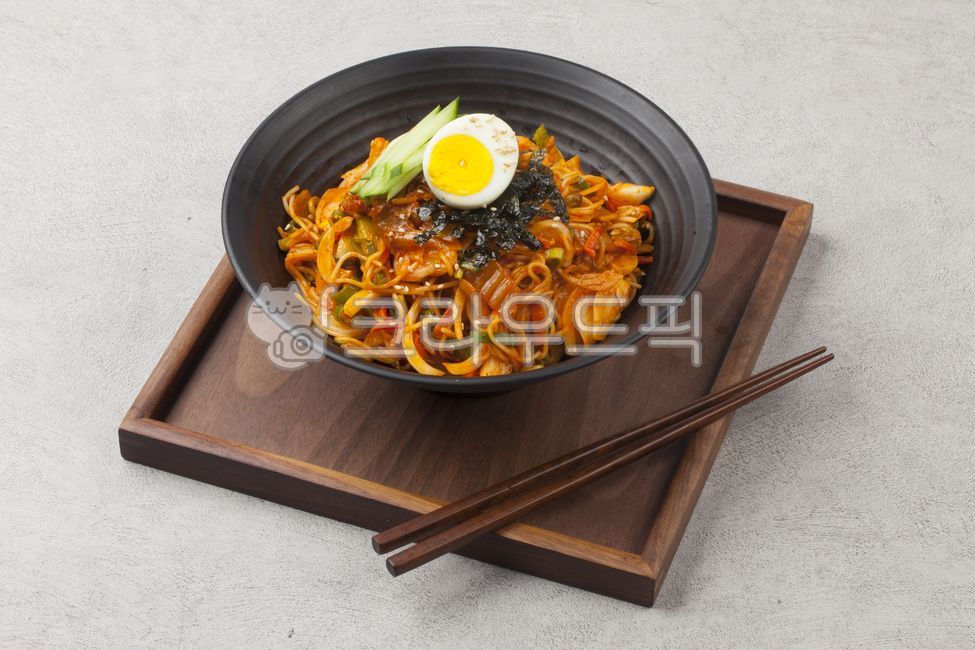Makguksu,bibim guksu,noodles,noodles,cooking,food,meal,noodle dish,feast,traditional food,Korean food,traditional cuisine,anchovy broth,snack,somen,flour,vegetables,greens