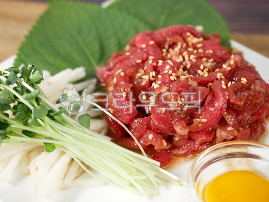 육회,소고기,쇠고기,고기,음식,신선,술안주,반찬,사시미,육사시미,뭉티기,음식,식재료,요리,food,cook,meal,dishes,food reserves