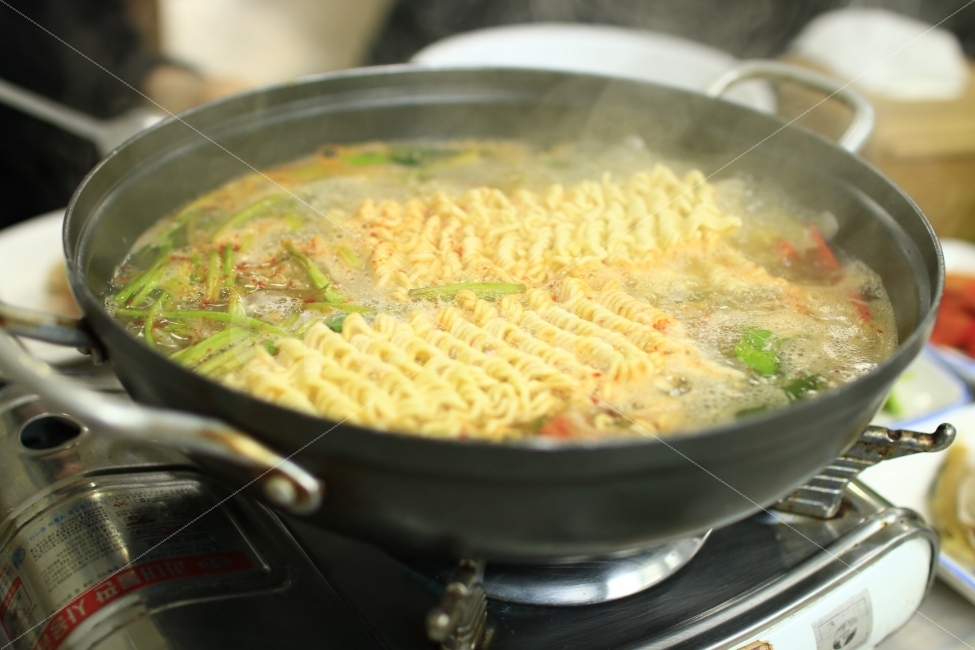 음식,라면,냄비,대게라면,국물,음식,식재료,요리,food,cook,meal,dishes,food reserves,면류,면요리,noodles,한식,한국음식,한국요리,korean food,korean dishes,korean meal,korean cook