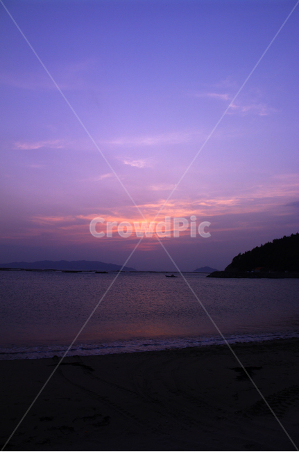 노을,sunset,일몰,바다,하늘,섬,구름,풍경,자연,풍경,nature,landscape,outdoors,옥외,red sky,붉은 하늘,sky,dusk,황혼,dawn,새벽