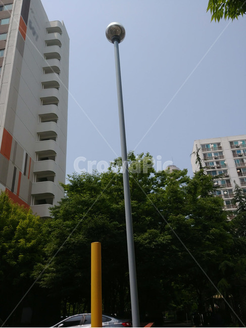가로등,대낮,아파트,아파트단지,산책,차,나무,동네,하늘,풍경