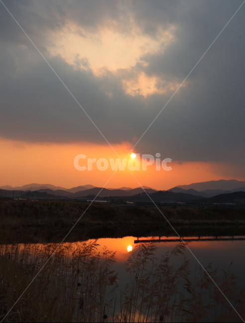 노을,일몰,자연,한국,시골,구름,장관,풍경,nature,sunrise,cloud,자연,풍경,nature,landscape,sunlight,햇빛,outdoors,옥외,sky,하늘,sunset,dusk,황혼,dawn,새벽,red sky,붉은 하늘