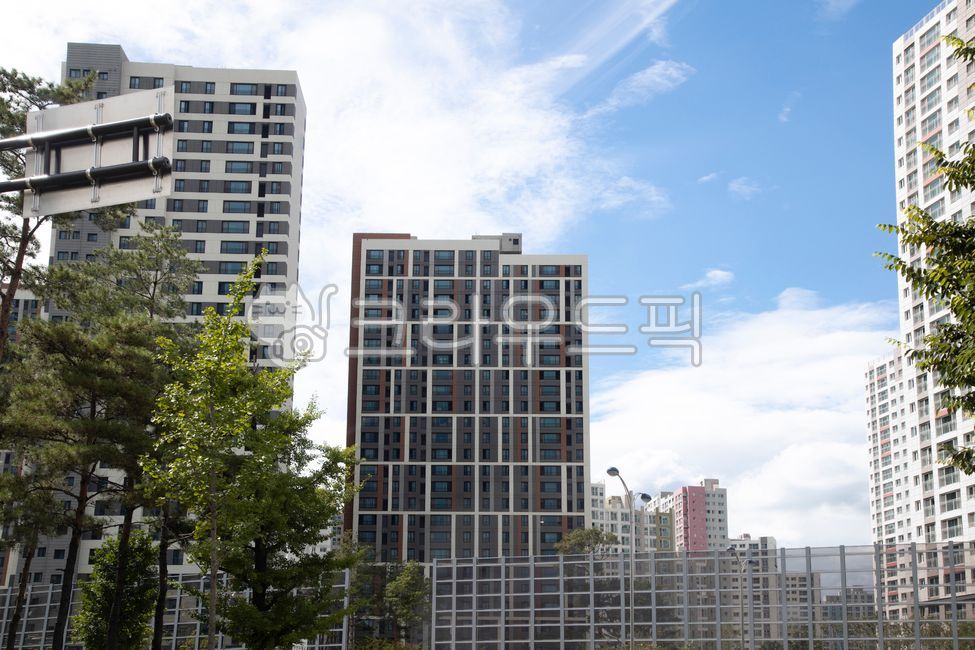 빌딩,건물,아파트,맨션,고층아파트,도시풍경,도시경관,도시,시티,단지,고층빌딩,고층건물,거리,거리풍경,시가지,주택,주택가,주택지,주거,부동산,아파트단지,하늘,푸른하늘,파란하늘,맑음,맑은날씨,쾌청,화창,맑은하늘,건축물,시설,블루,풍경,경치,창문,산업,도로,배경,오피스텔,임대,전세,방음벽,투명,도시,풍경,city,landscape,한국도시풍경,한국도시경관,korea cityscape