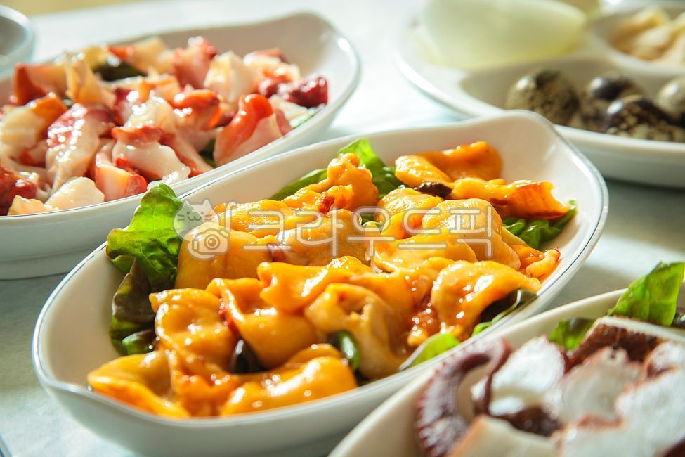 문어,문어회,문어숙회,숙회,문어요리,돌문어,자연산회,수산물,해산물,해물,해물요리,멍게,자연산멍게,해삼,별미,맛집,음식점,횟집,요리,한국음식,한국횟집,food,음식,식사,그릇