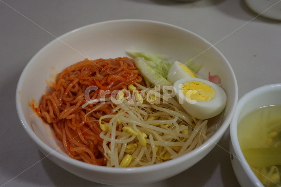 국수,면,한끼식사,빨간요리,빨간음식,매운면,맛있는쫄면