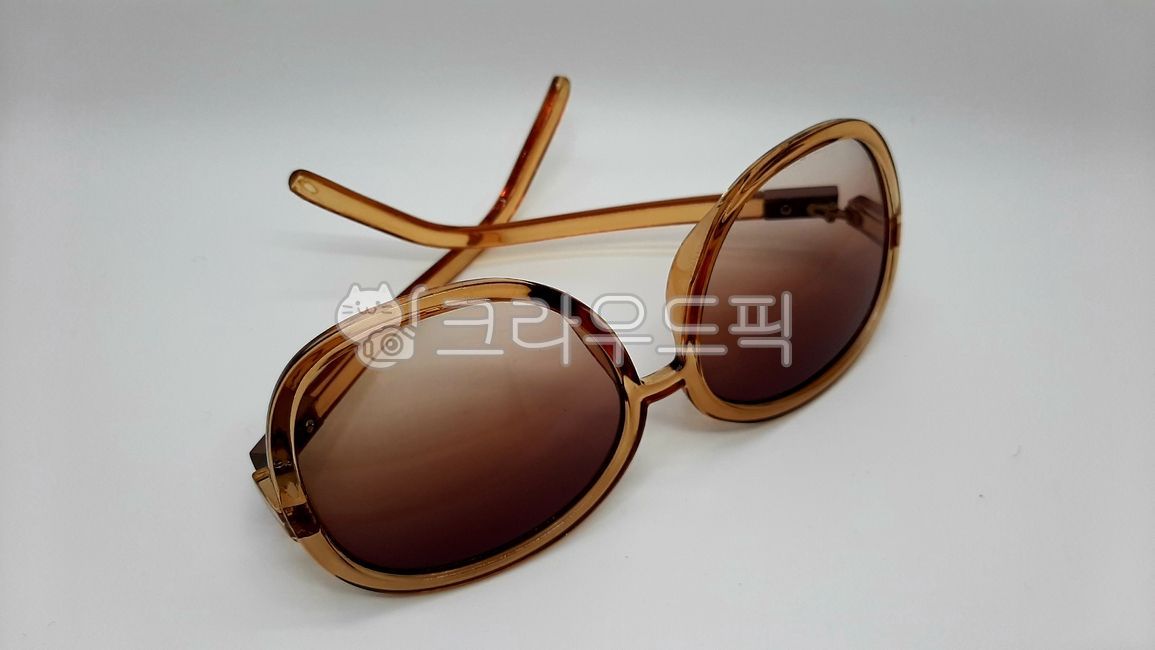 glasses,UV protection,sunglasses,temples,objects,fashion style,style,glasses frame,thing