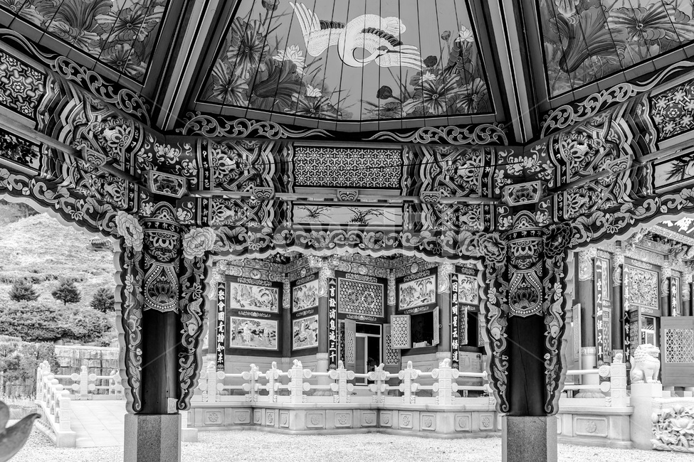 wooden building,traditional art,temple architecture,buddhist sculpture,pattern,temple,Buddhist architecture,Dancheong