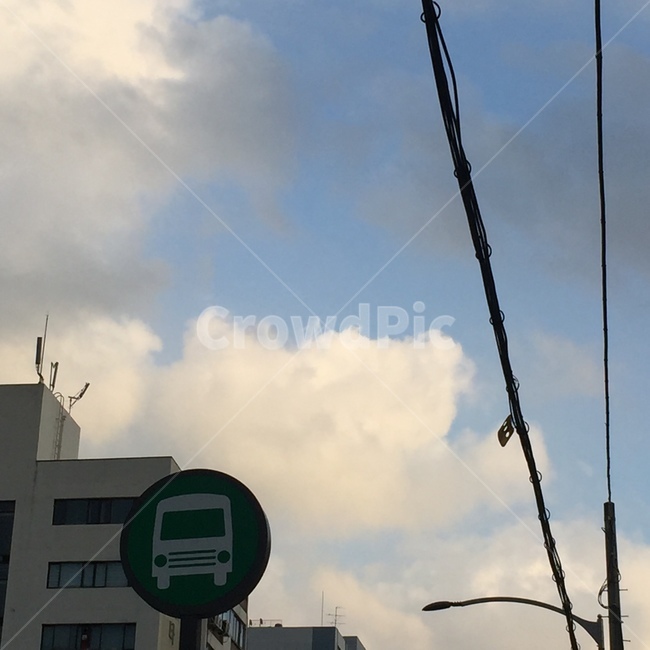 버스정류장,하늘,busstation,bus,sky,구름,cloud,아파트,전깃줄,맑은하늘,오후