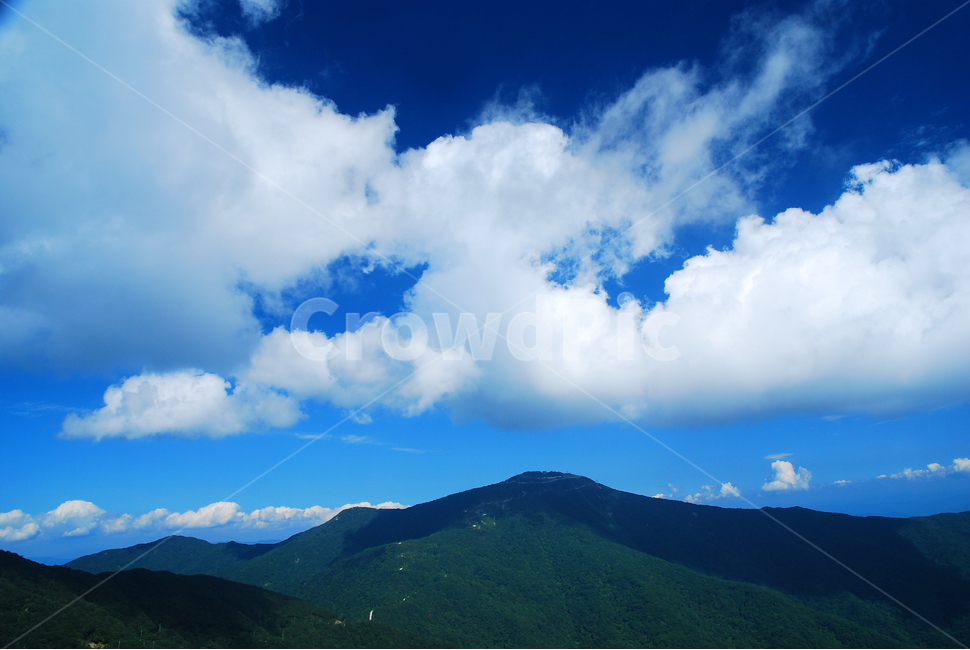 구름,산,능선,하늘,맑음,파랑색,블루,sky,cloud,clean,환경,바탕,배경,백그라운드,푸른,화창한,background,청명,blue,산아래,풍경,landscape,등산,mountain,healing,힐링,뭉게구름,맑은날,자연,풍경,nature,landscape,한국자연풍경,한국자연경관,korea nature landscape,outdoors,옥외,weather,날씨,cumulus,적운,azure sky,푸른 하늘