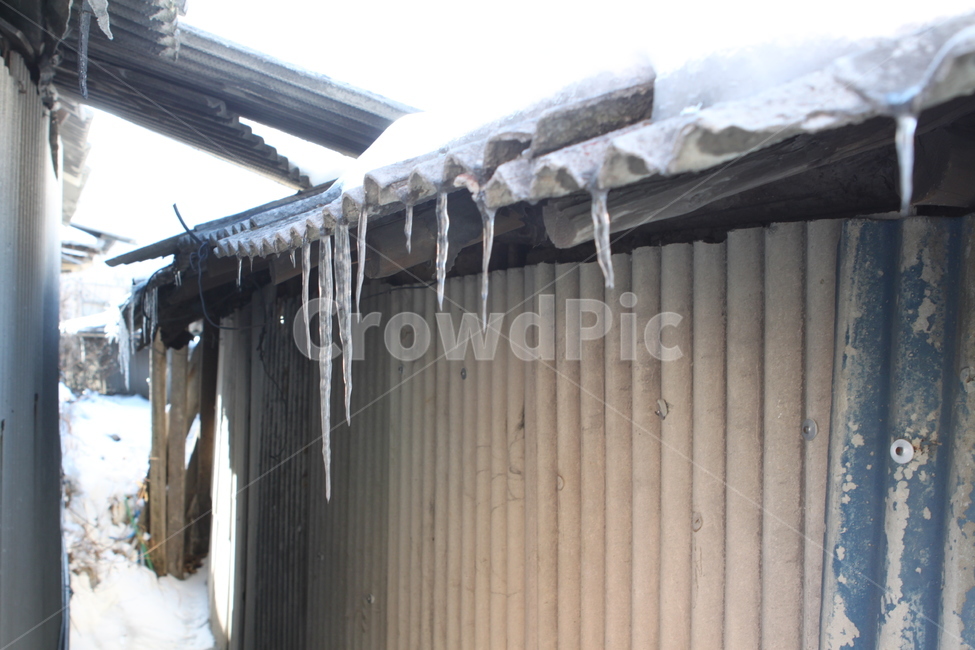 고드름,겨울,얼음,지붕,처마,집,추위,자연,winter,icicles,ice,roof,eaves,nature,water,droplets,계절