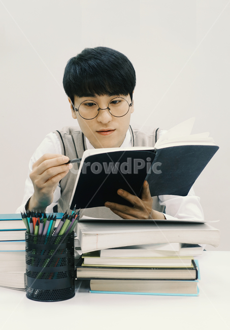 학생,수능,교육,시험,입시,고등학생,남학생,수능시험,남고생,교복,고딩,얼굴표정,표정,강의,수업,학업,학교,고등학교,exam,test,quiz,학원,사람,인물,인간,human,person,얼굴표정,facial expression,face,남성,남자,man,male,교육,학교,공부,education,learning,study,school