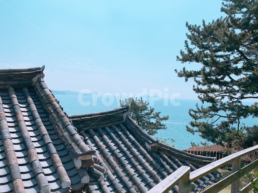 바다,절,한국전통,전통,기와,지붕,roof,한국전통,한국문화,korean traditional,korean culture,건축물,건물외관,exterior,building,structure,architecture,construction