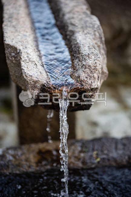 fountain,bottled water,cold,wave,rock,medicinal water,flowing water,drinking water,spring water,clear water,falling,nature,spring site,cool,Mineral spring,water,flowing,stone,outdoor,water drop,measure,outdoors