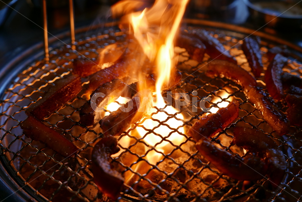 음식,불,고기,돼지,돼지껍질,식품,콜라겐,불판,food,음식,식재료,요리,food,cook,meal,dishes,food reserves,육류,고기,meat