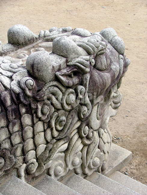 소맷돌조각,해인사,구광루,용,여의주,계단,벽사,석조,한국전통,한국문화,korean traditional,korean culture,조각상,동상,석상,조형물,statue,bronze statue,stone statue